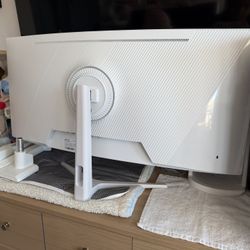 white ultrawide monitor 165hertz 34” + monitor mount