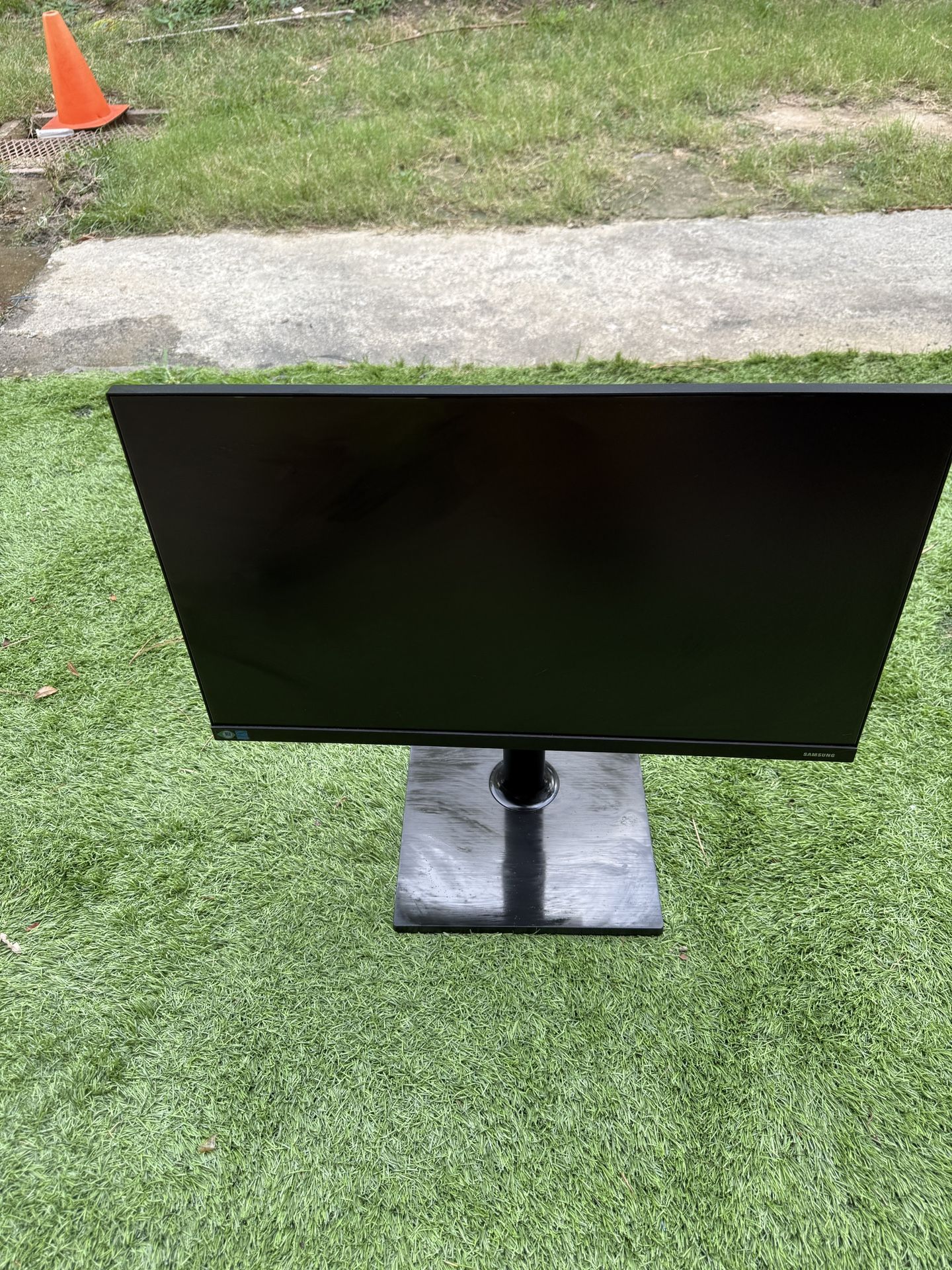 Samsung FT45 Series 24” Monitor