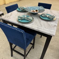 Counter Height Table With 3 Chairs. 