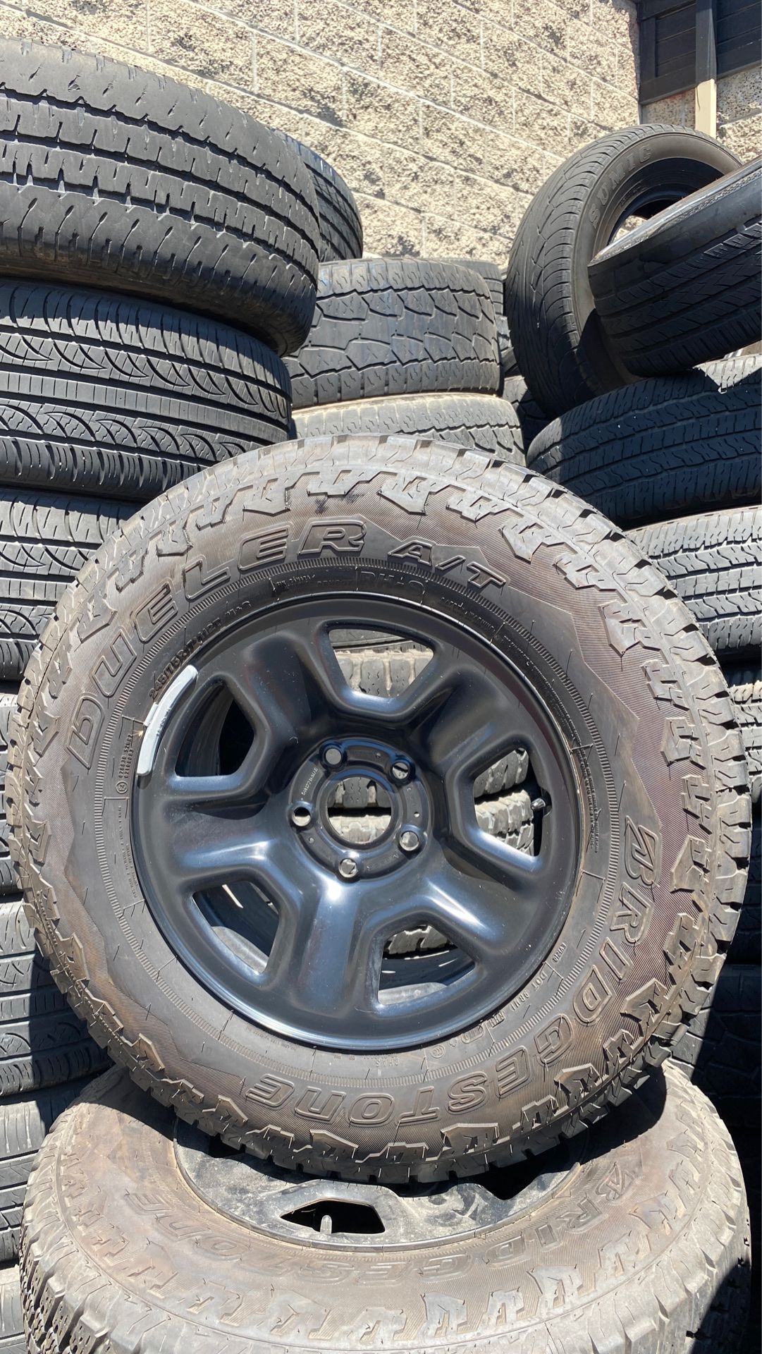Jeep Wrangler JL wheels and tires