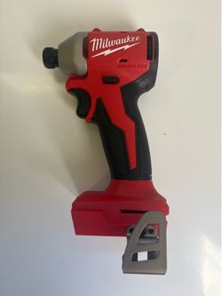 Milwaukee M18 18V Lithium-Ion Brushless Cordless 1/4 in. Compact Impact Driver (Tool Only)