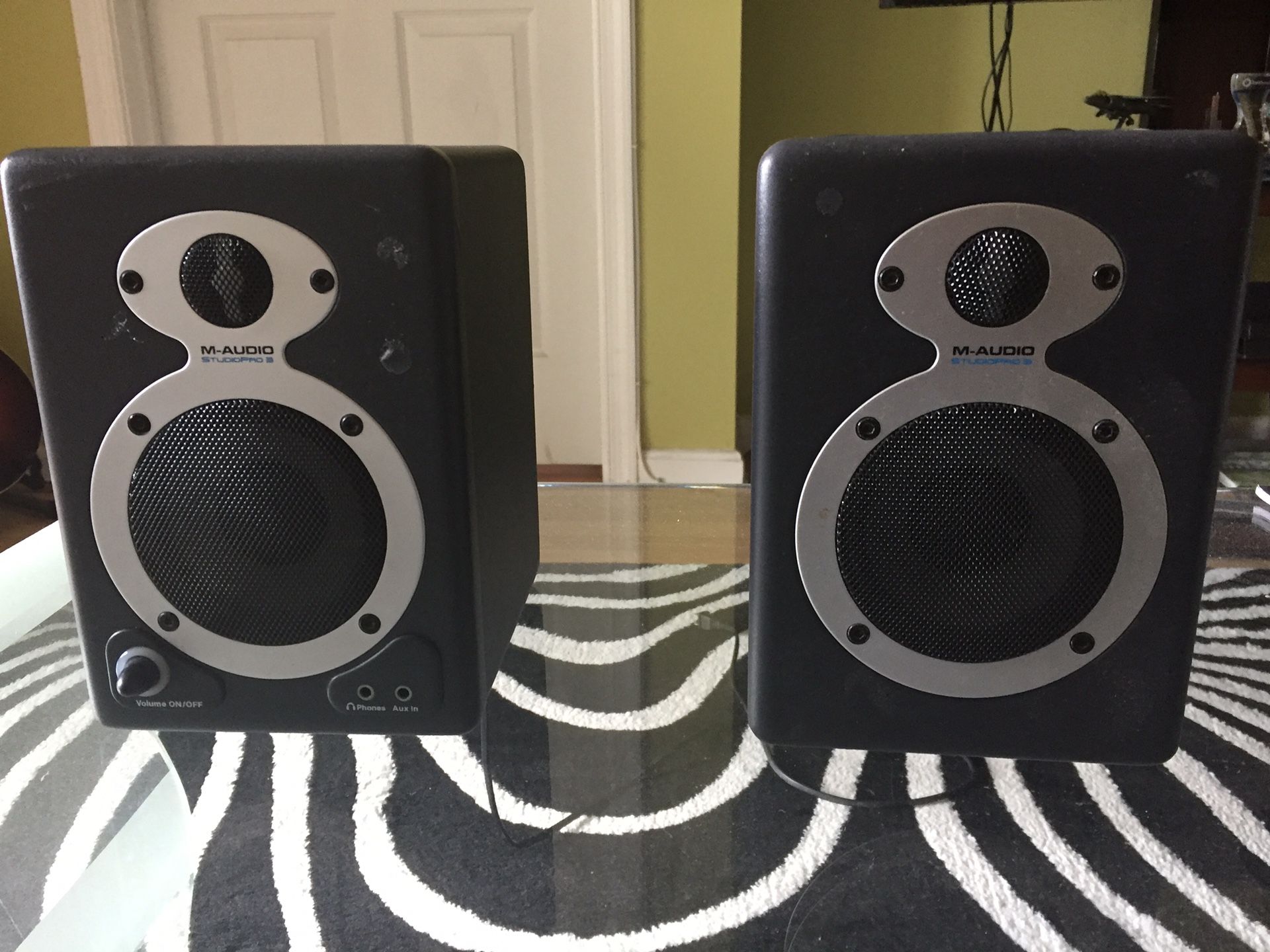 Speakers (M-AUDIO Studio Pro 3)