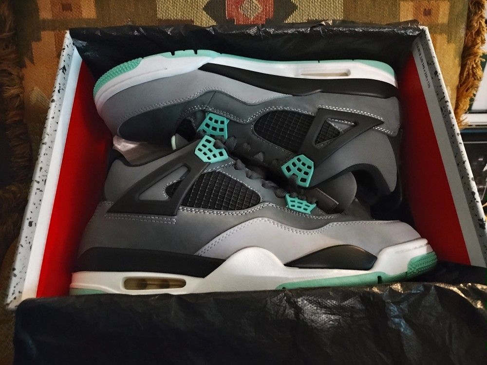 Air Jordan 4 Retro