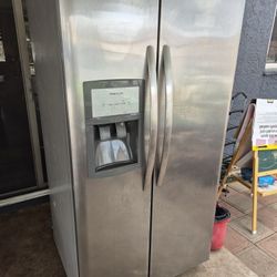 Frigidaire Fridge