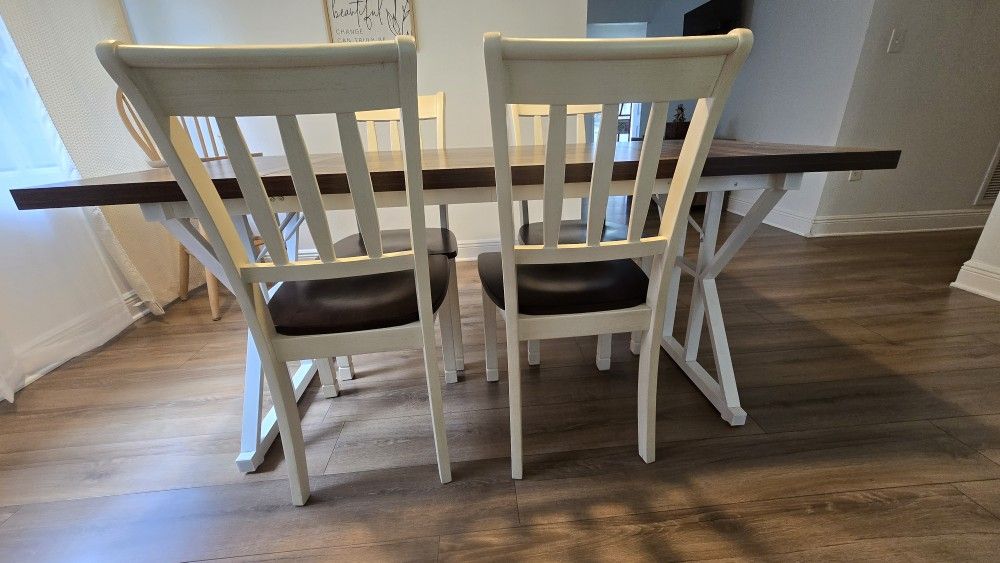 Dinning Table With 4 Chairs 