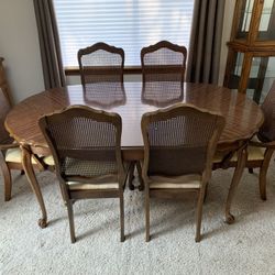 Broyhill Dining Set