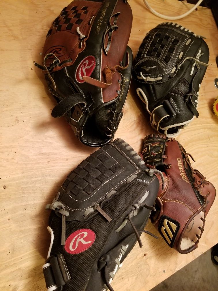 Softball baseball gloves