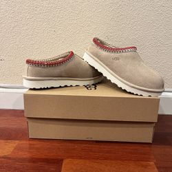 Brand new UGG Tasman ‘Sand/Dark Cherry’ SIZES IN DESCRIPTION