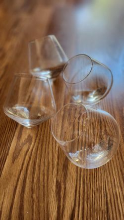 Spill Proof Revolving Wine Glasses 4