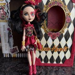 EVER AFTER HIGH LIZZIE HEARTS DOLL BOOK