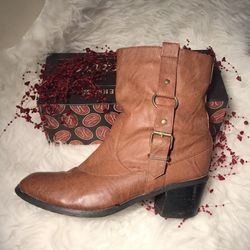 Boots Pull On Size 9
