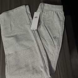 Alo grey relaxed sweats 