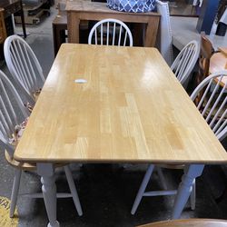 Rustic White and Oak Dining Table Set w/5 Chairs (Missing 1 Cushioned Pad)