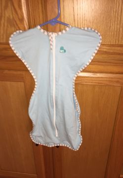Zip up swaddle size small 8 to 13 pounds