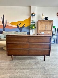 MCM Dresser / Mid Century Lowboy / 6 Drawers