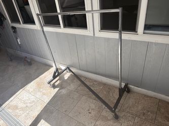 Heavy duty rack for hanging clothes