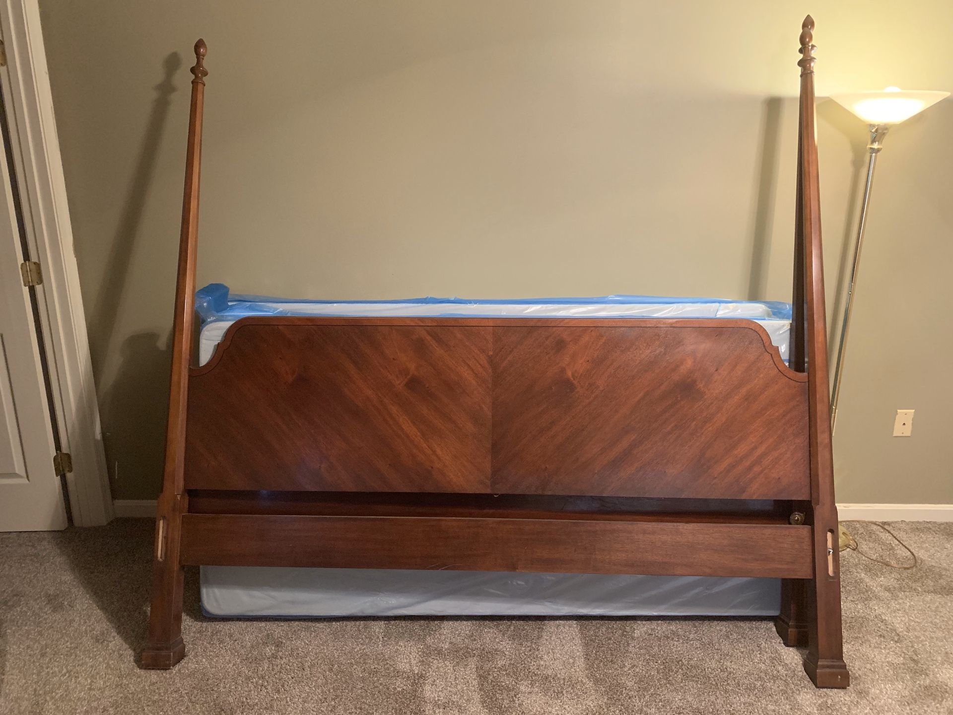 Chippendale 4 poster King bed frame and 2 nightstands by Drexel Heritage