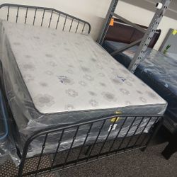 QUEEN MATTRESS & BOX SPRING 