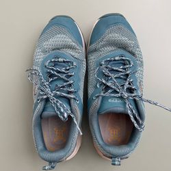 Women's Hiking Shoes (Size 7)