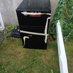 Mini fridge And Freezer  Both Work 