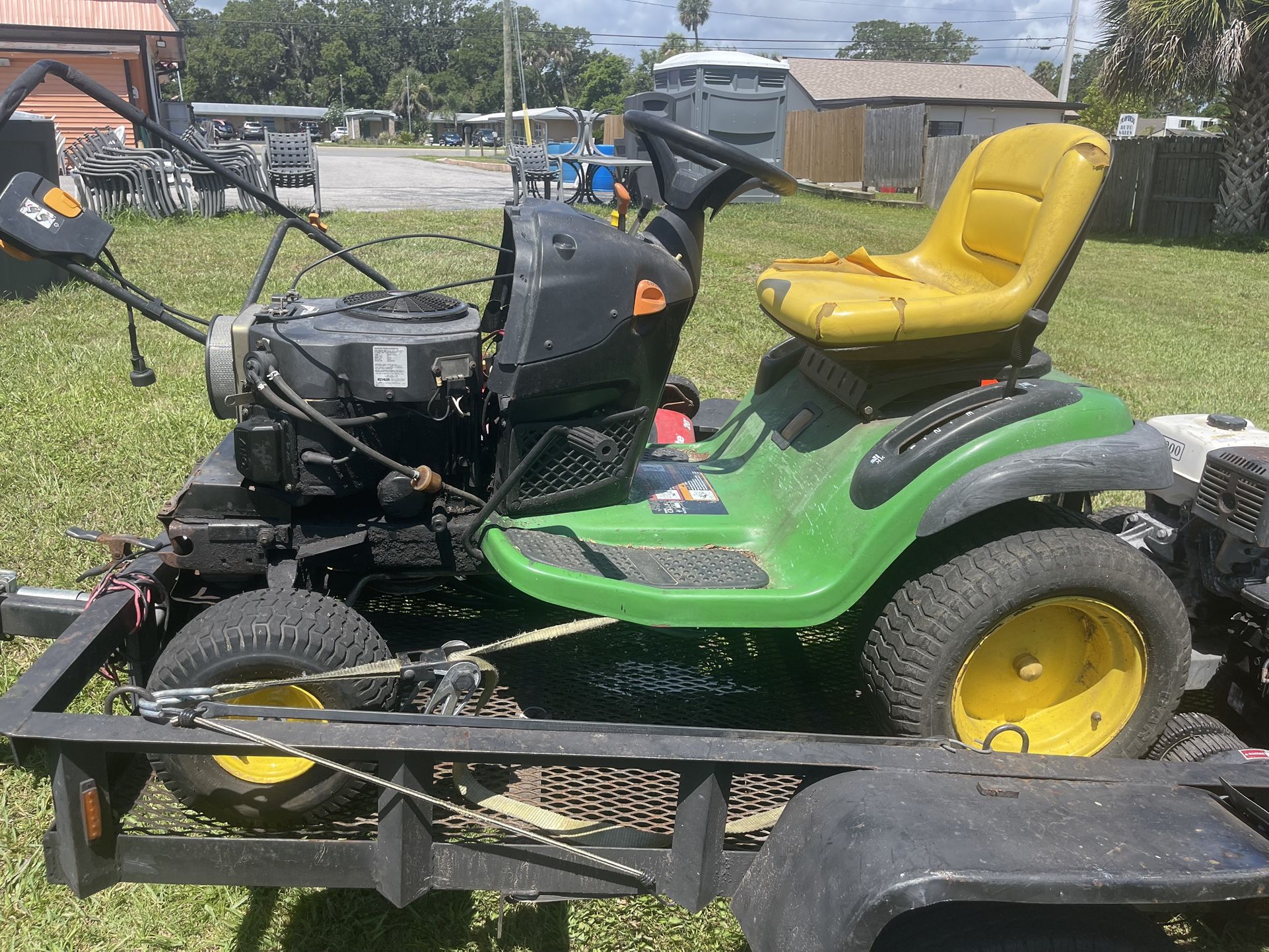 John Deere Tractor Running Driving
