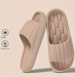 Women’s Slipper Size 9.5 New Never Used