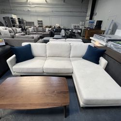 Sectional w/ Reversible Chaise