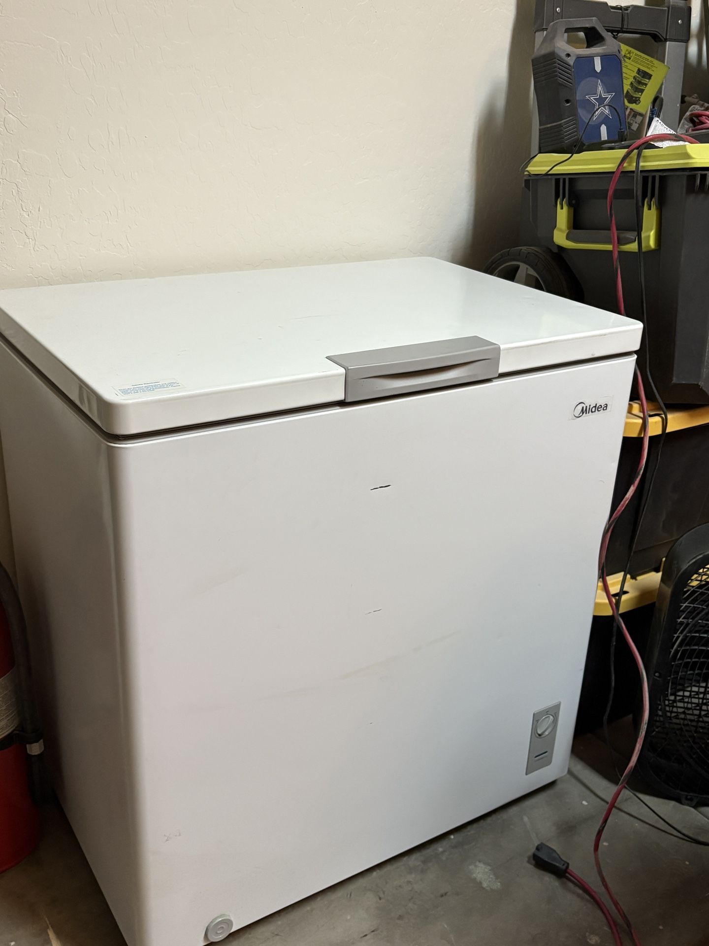 MIDEA 7 Cu Ft chest Freezer