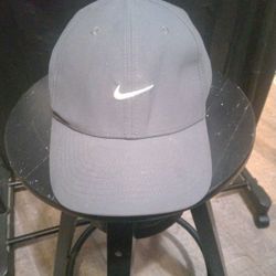 Nike Heritage 86 Essential Adjustable Hat In Gray.