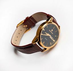 100 Watches!!! NEW Men’s watch perfect for resellers