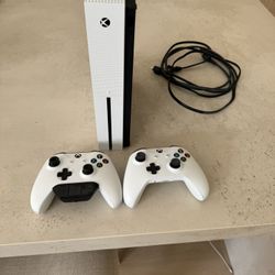 Xbox One & Controllers