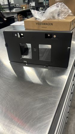 Nissan Frontier license plate bracket