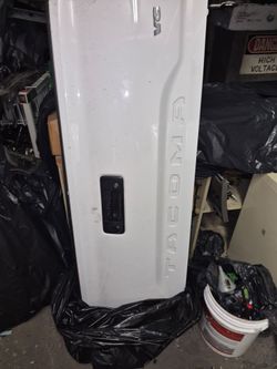Toyota tacoma 2016-2023 tailgate