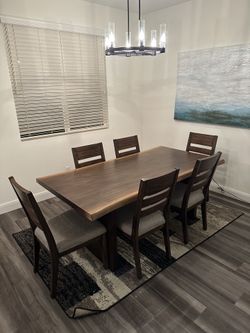 Pike and Main - Dining room set