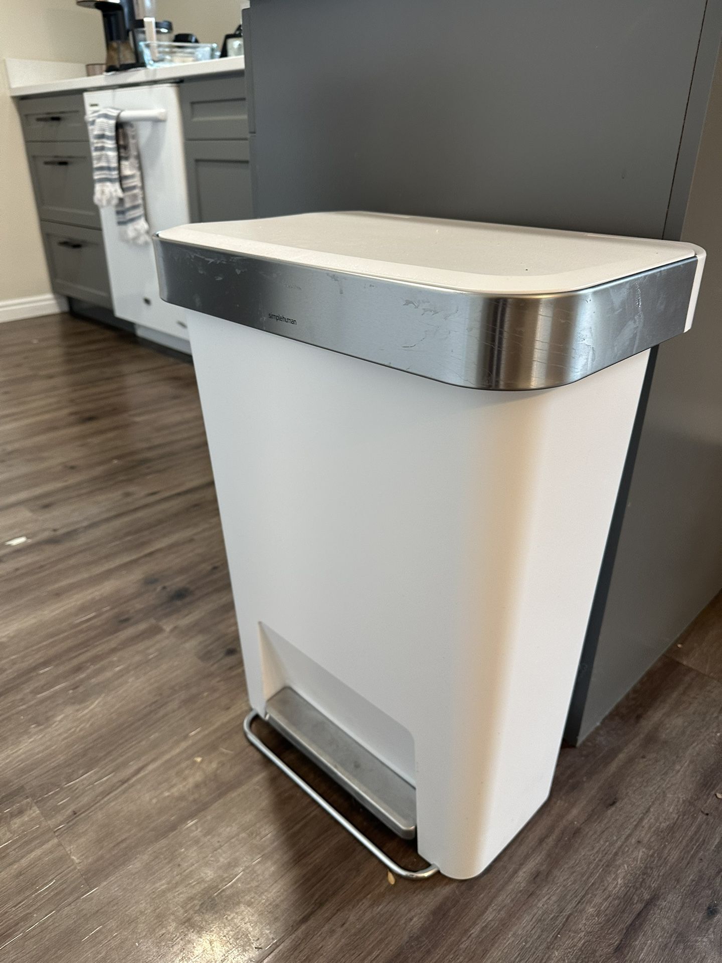 Simple Human Trash Can