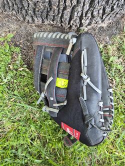 RAWLINGS SOFTBALL/BASEBALL GLOVE (SEE PICS) LOCATED IN GLENDORA.  SEE MY PAGE FOR "CHEAP" EQUIPMENT