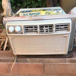 Aire Acondicoinado Para Ventana 8000 BTU Usado Pero En Buenas Condiciones $75 Calado Antes De Pagar