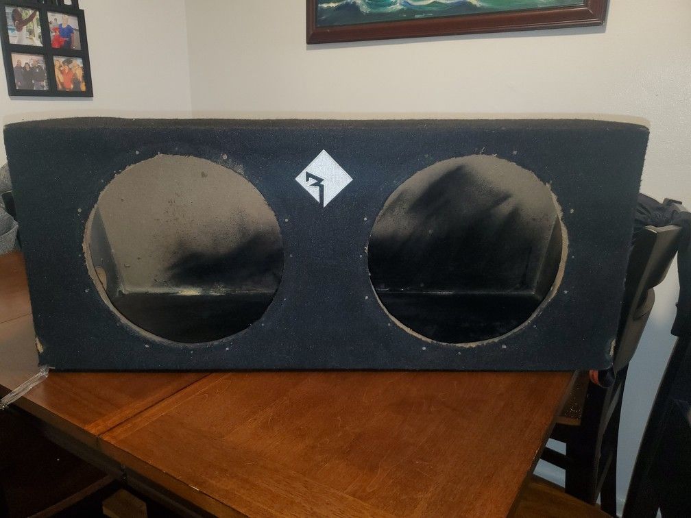 Used dual 12inch Rockford fosgate Sealed subwoofer box