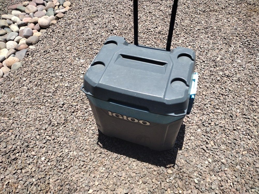Igloo Rolling Cooler
