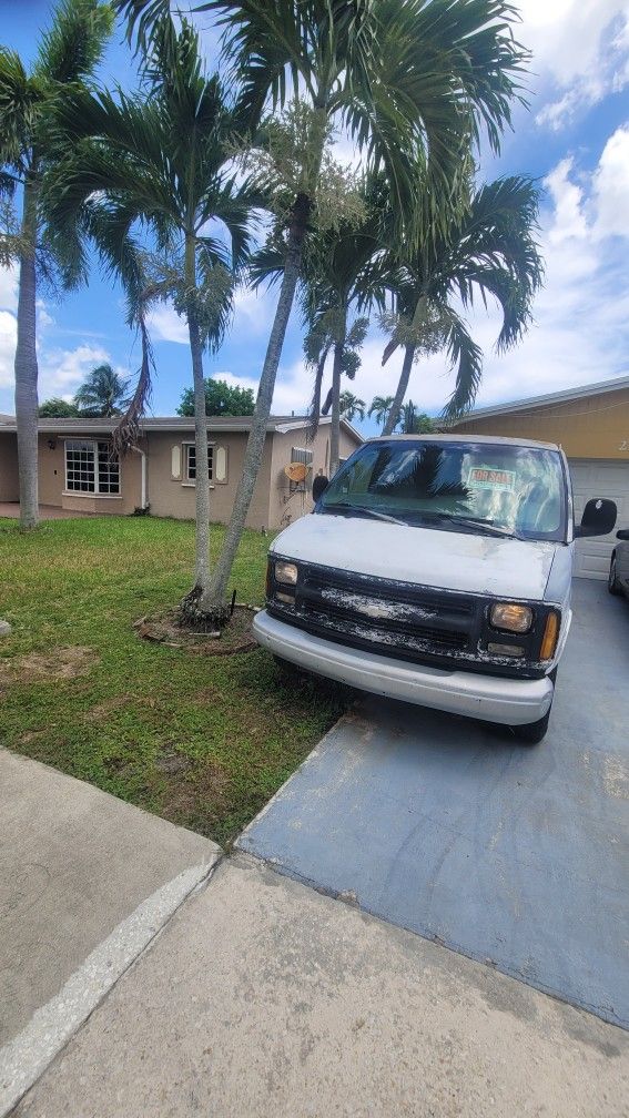 2001 Chevrolet Express