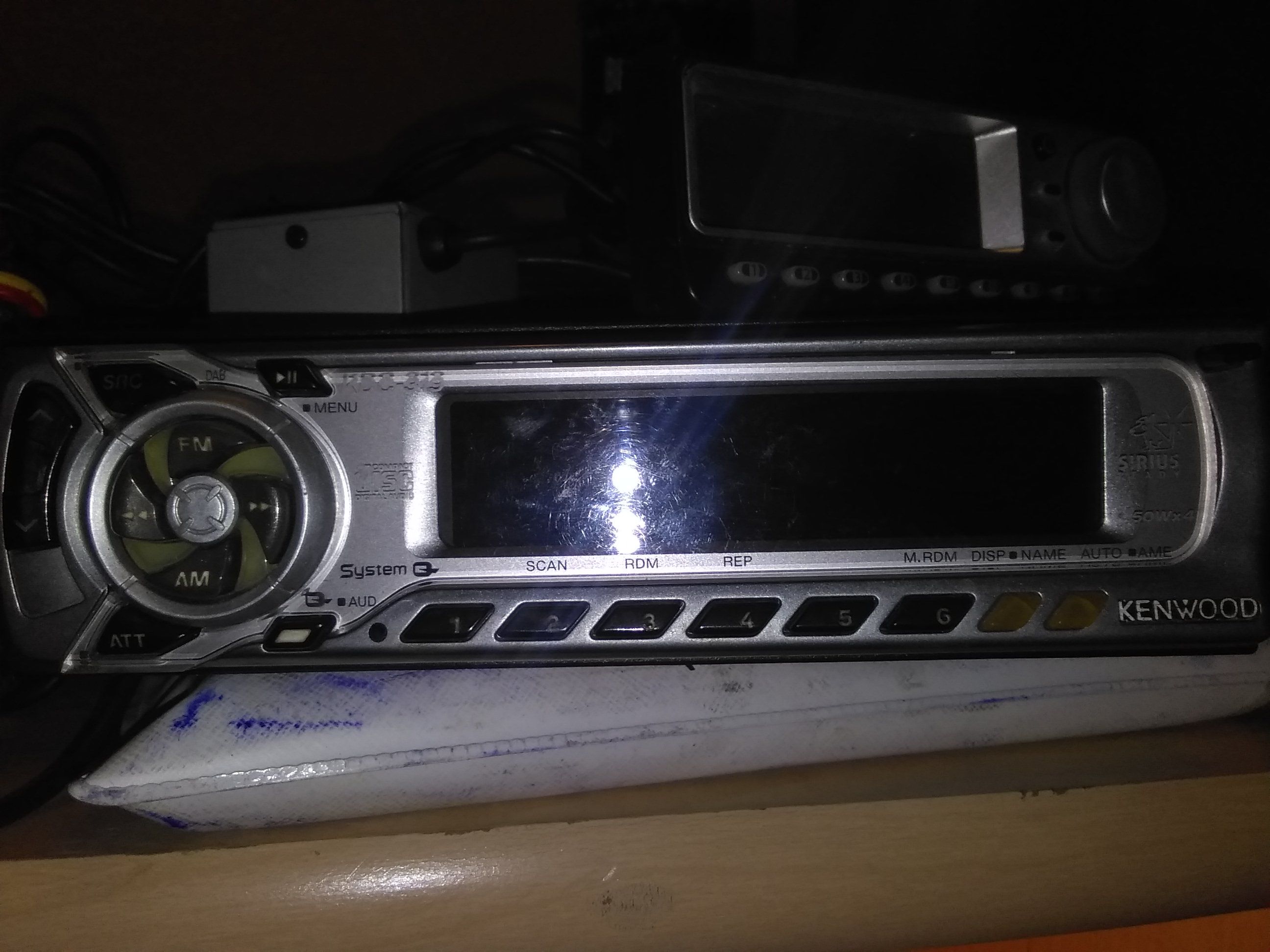 KENWOOD kdc-319 40x4 CD player with xm radio