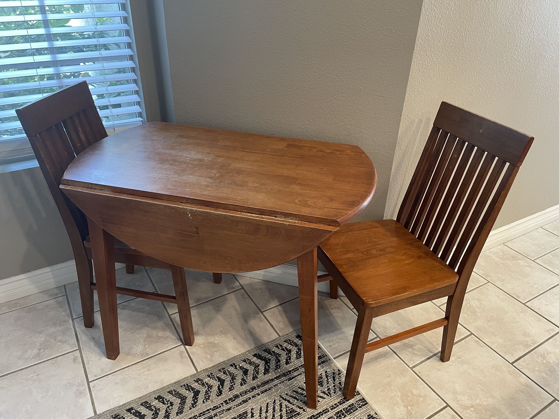 Small kitchen Table And 2 Chairs