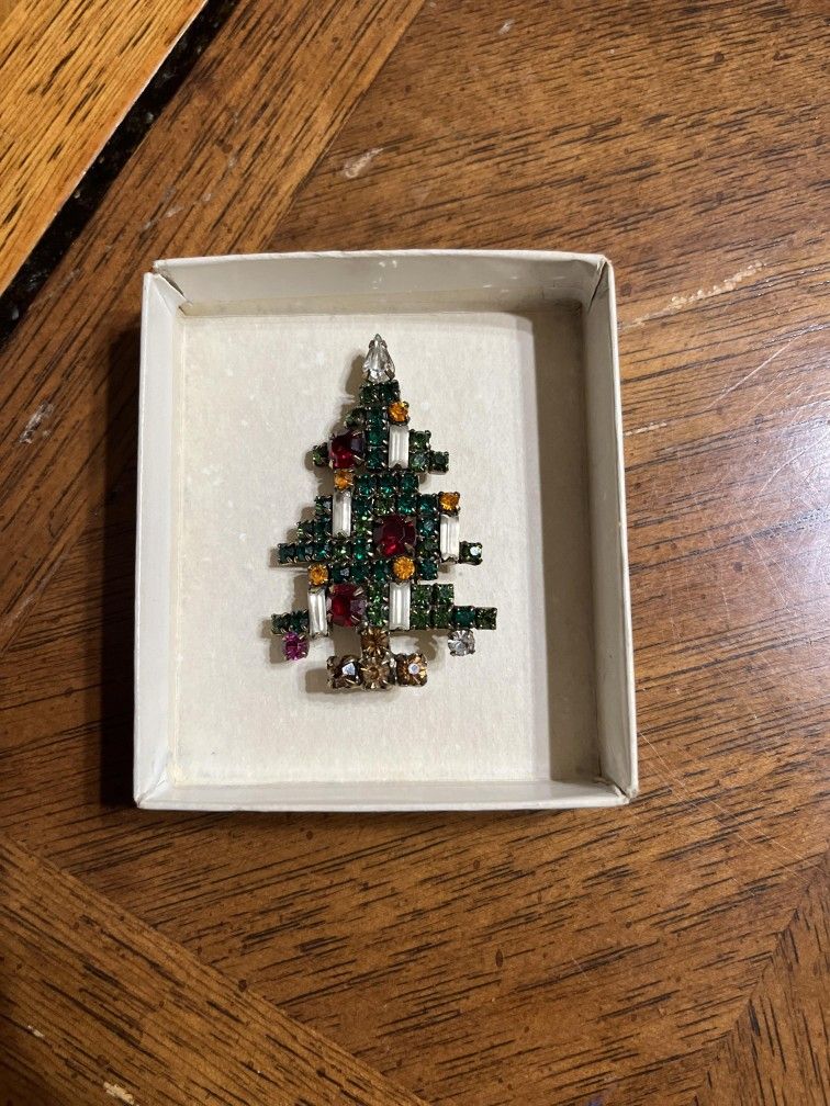 Rare Vintage Christmas Pin 