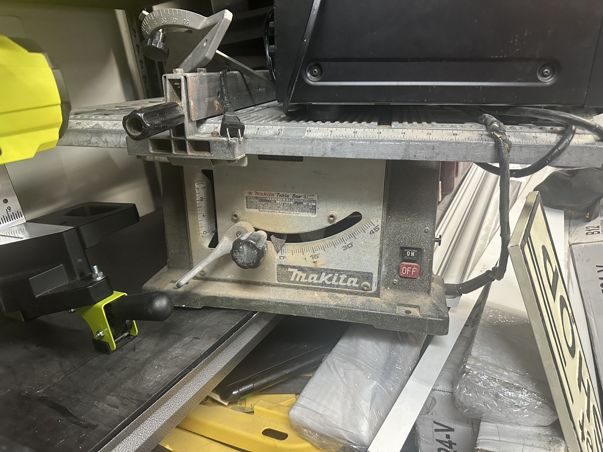 Makita 2708 Table Saw 