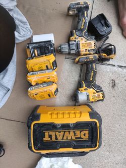 DeWalt 20V MAX Brushless 2-Tool Combo Kit w/ Bluetooth Speaker & 4 Batteries