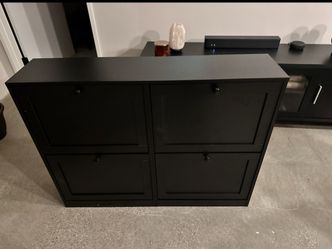Shoe storage cabinet