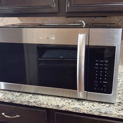 Fridgdaire Gallery Microwave Oven (Brand New)
