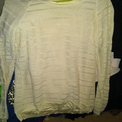 WOMEN'S SWEATER....
