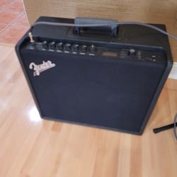 Fender Mustang gt 100