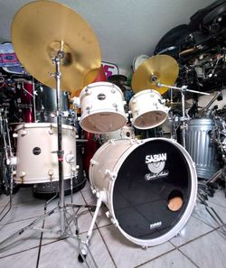 Complete Drum Set 🥁  with new cymbals  !! $400 or best offer !!